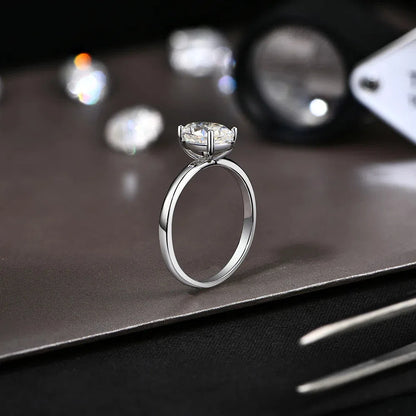 The Isadora Oval Moissanite Ring